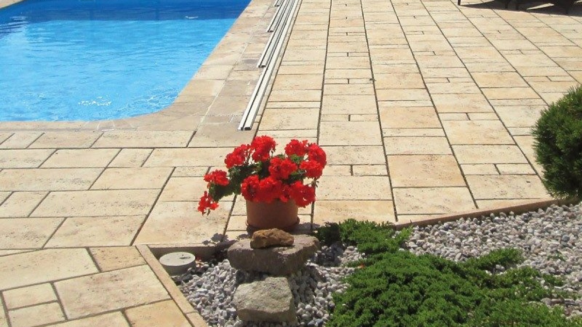 Semmelrock Bradstone Travero medence szegélylap sarokelem